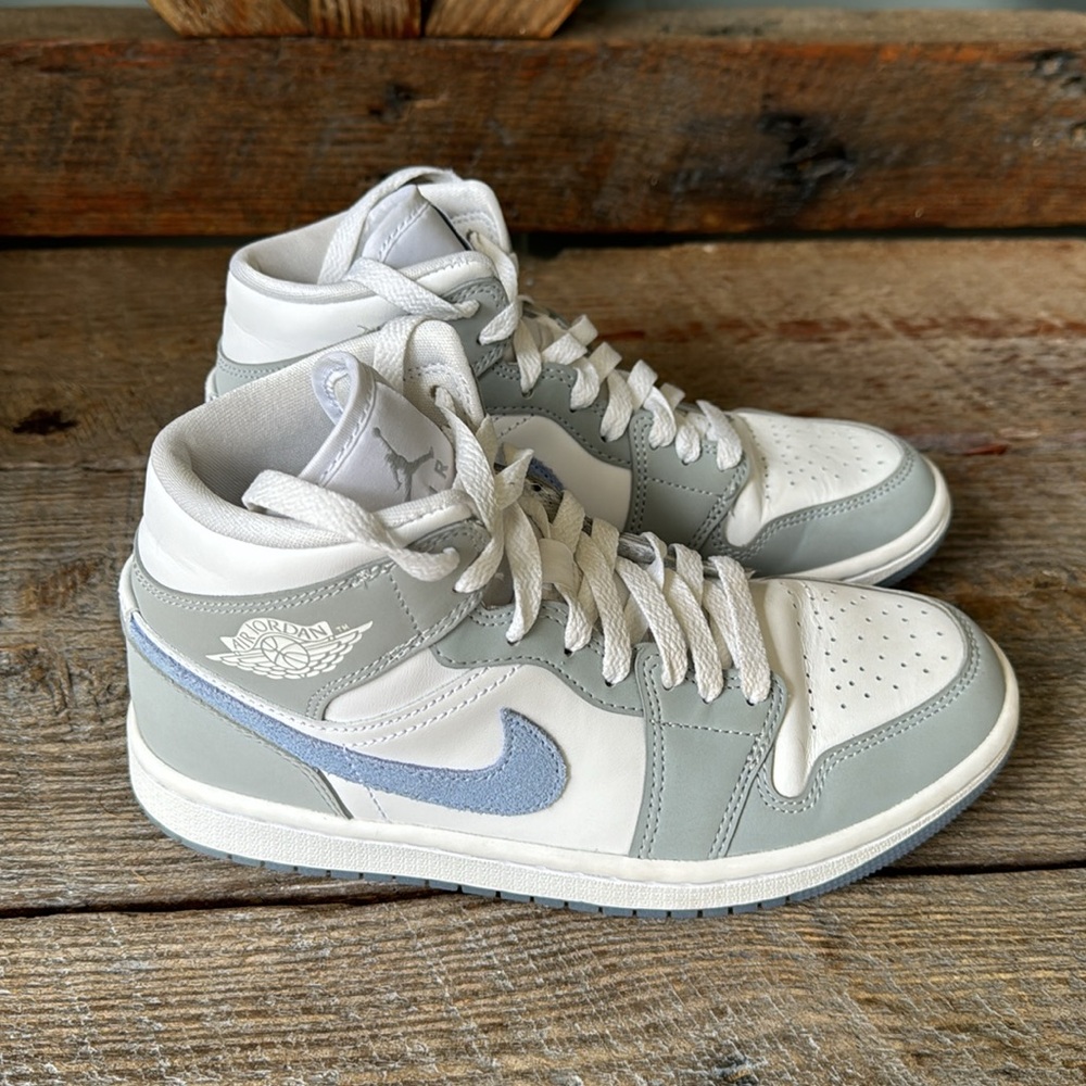 Women’s Air Jordan 1 Mid